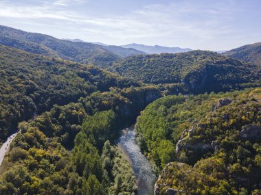 Bulgaristan 'ın Balkan Dağları yakınlarındaki Iskar boğazının şaşırtıcı hava manzarası
