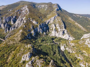 Bulgaristan 'ın Balkan Dağları yakınlarındaki Iskar boğazının şaşırtıcı hava manzarası