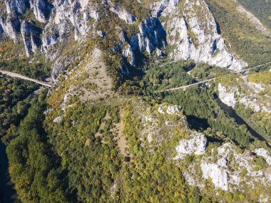 Bulgaristan 'ın Balkan Dağları yakınlarındaki Iskar boğazının şaşırtıcı hava manzarası