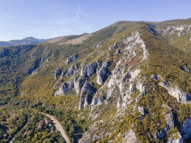 Bulgaristan 'ın Balkan Dağları yakınlarındaki Iskar boğazının şaşırtıcı hava manzarası