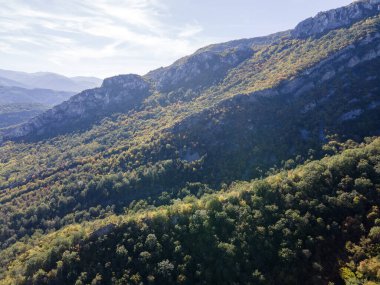 Bulgaristan 'ın Balkan Dağları yakınlarındaki Iskar boğazının şaşırtıcı hava manzarası