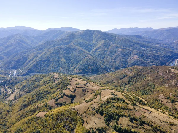 保加利亚巴尔干山脉附近的Iskar峡谷令人惊奇的空中景观 — 图库照片