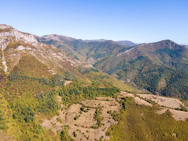 Bulgaristan 'ın Balkan Dağları yakınlarındaki Iskar boğazının şaşırtıcı hava manzarası