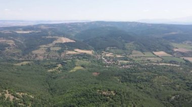 Rudina Dağı, Pernik Bölgesi, Bulgaristan 'ın İnanılmaz Yaz Manzarası