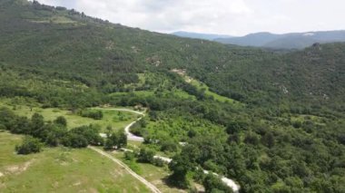 Bulgaristan 'ın Pazardzhik Bölgesi' nin Strelcha kasabası yakınlarındaki antik Trakya Sığınak Skumsale hava manzarası