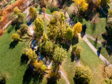 Bulgaristan 'ın Sofya kentindeki South Park' ın şaşırtıcı Sonbahar manzarası