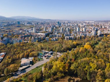 Bulgaristan 'ın Sofya kentindeki South Park' ın şaşırtıcı Sonbahar manzarası