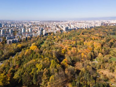 Bulgaristan 'ın Sofya kentindeki South Park' ın şaşırtıcı Sonbahar manzarası