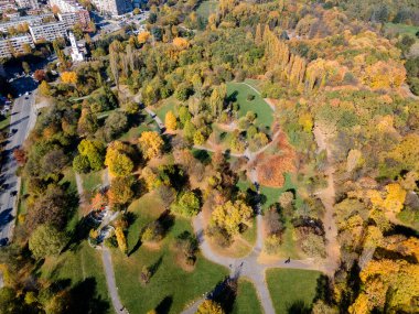 Bulgaristan 'ın Sofya kentindeki South Park' ın şaşırtıcı Sonbahar manzarası