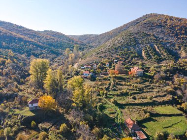 Bulgaristan 'ın Zemen Vadisi, Kyustendil Bölgesi' nin Sonbahar havası manzarası