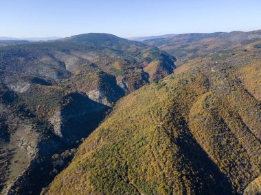 Bulgaristan 'ın Zemen Vadisi, Kyustendil Bölgesi' nin Sonbahar havası manzarası