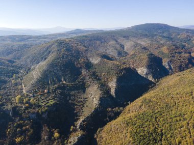 Bulgaristan 'ın Zemen Vadisi, Kyustendil Bölgesi' nin Sonbahar havası manzarası