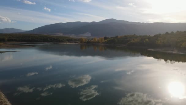 Vue Aérienne Automne Réservoir Forty Springs Près Ville Senovgrad Région — Video