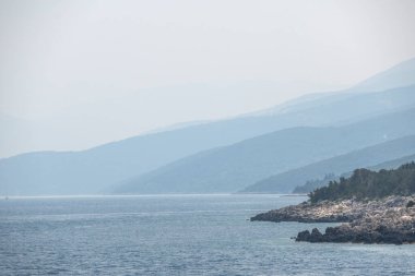 Lefkada, Cephalonia, Ithaca ve Meganisi adaları arasında İyon Denizi 'nin İnanılmaz Denizi