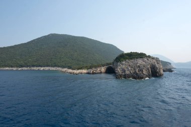 Lefkada, Cephalonia, Ithaca ve Meganisi adaları arasında İyon Denizi 'nin İnanılmaz Denizi