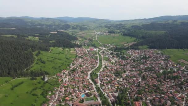 Luchtfoto Voorjaar Uitzicht Historische Stad Koprivshtitsa Regio Sofia Bulgarije — Stockvideo