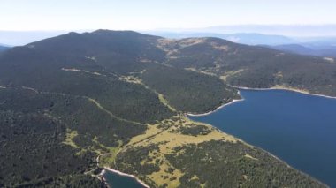 Belmeken Barajı 'nın Havadan Yaz manzarası, Rila dağı, Bulgaristan