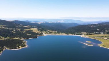 Belmeken Barajı 'nın Havadan Yaz manzarası, Rila dağı, Bulgaristan