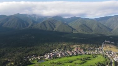 Bulgaristan 'ın Bansko kenti yakınlarındaki Pirin Dağı' nın şaşırtıcı hava manzarası