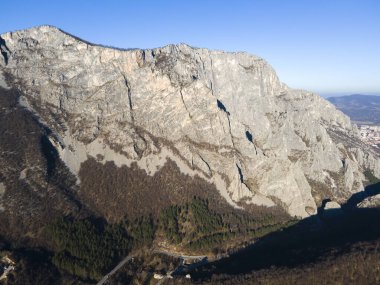 Balkan Dağları ve Vratsata Geçidi 'nin İnanılmaz Sonbahar Manzarası, Bulgaristan