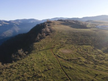 Balkan Dağları ve Vratsata Geçidi 'nin İnanılmaz Sonbahar Manzarası, Bulgaristan