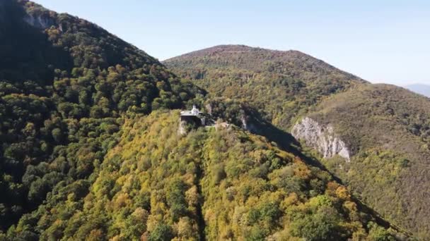 Veduta Aerea Dei Monti Balcani Vicino Monastero Glozhene San Giorgio — Video Stock