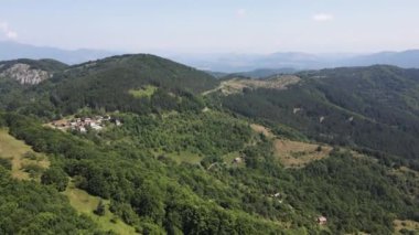 Bulgaristan 'ın Pernik Bölgesi, Kamenititsa zirvesi yakınlarındaki Erul Dağı' nın Hava Sahası