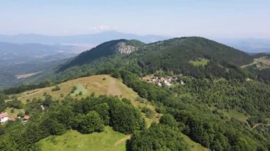 Bulgaristan 'ın Pernik Bölgesi, Kamenititsa zirvesi yakınlarındaki Erul Dağı' nın Hava Sahası