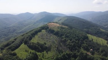 Bulgaristan 'ın Pernik Bölgesi, Kamenititsa zirvesi yakınlarındaki Erul Dağı' nın Hava Sahası