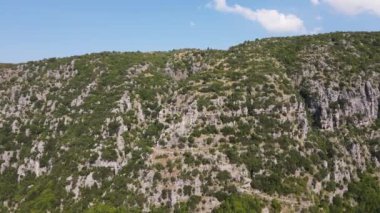 Vikos Vadisi ve Pindus Dağları, Zagori, Epirus, Yunanistan 'daki Vradeto Adımları' nın şaşırtıcı görüntüsü