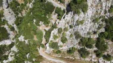 Vikos Vadisi ve Pindus Dağları, Zagori, Epirus, Yunanistan 'daki Vradeto Adımları' nın şaşırtıcı görüntüsü