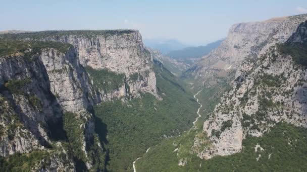 Niesamowity Widok Lotu Ptaka Wąwóz Vikos Góry Pindus Zagori Epirus — Wideo stockowe