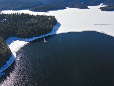Bulgaristan 'ın Pazardzhik bölgesinin Golyam Beglik Baraj Havalimanı manzarası