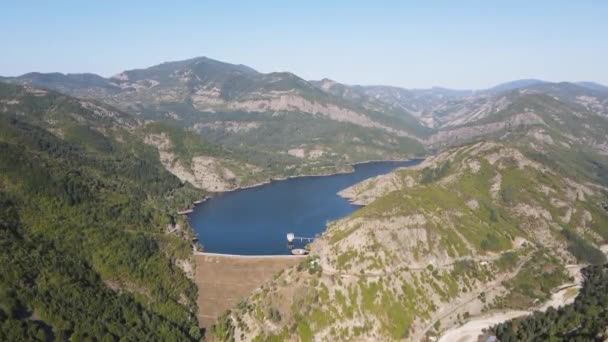 Bulgaristan Borovitsa Barajı Yakınlarındaki Rodop Dağları Nın Şaşırtıcı Hava Manzarası — Stok video