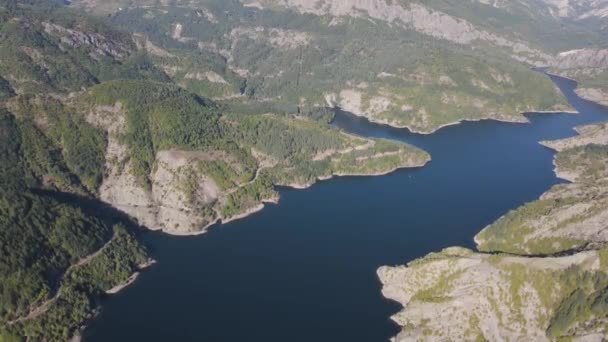 Prachtig Uitzicht Vanuit Lucht Het Rhodopegebergte Bij Het Borovitsa Stuwmeer — Stockvideo