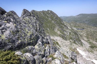 Bulgaristan 'ın Kalin zirvesi yakınlarındaki Rila Dağı' nın İnanılmaz Yaz Manzarası