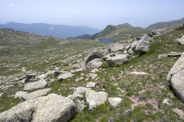 Bulgaristan 'ın Kalin zirvesi yakınlarındaki Rila Dağı' nın İnanılmaz Yaz Manzarası