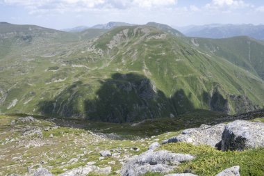 Bulgaristan 'ın Kalin zirvesi yakınlarındaki Rila Dağı' nın İnanılmaz Yaz Manzarası