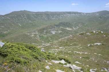 Bulgaristan 'ın Kalin zirvesi yakınlarındaki Rila Dağı' nın İnanılmaz Yaz Manzarası