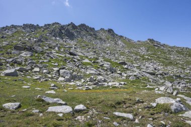 Bulgaristan 'ın Kalin zirvesi yakınlarındaki Rila Dağı' nın İnanılmaz Yaz Manzarası