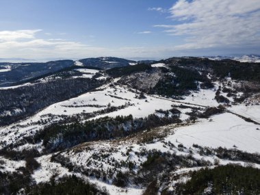 Lyulin Dağı 'nın kar kaplı havadan görünüşü, Sofya Şehir Bölgesi, Bulgaristan