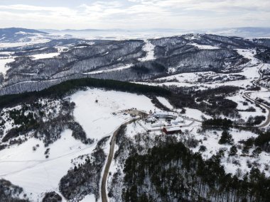 Lyulin Dağı 'nın kar kaplı havadan görünüşü, Sofya Şehir Bölgesi, Bulgaristan