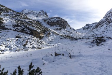 Bulgaristan 'ın Malyovitsa zirvesi yakınlarındaki Rila Dağı' nın şaşırtıcı kış manzarası