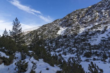 Bulgaristan 'ın Malyovitsa zirvesi yakınlarındaki Rila Dağı' nın şaşırtıcı kış manzarası