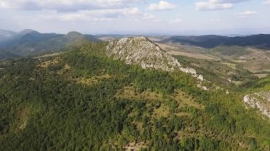 Bulgaristan 'ın Pernik Bölgesi, Tran Matterhorn olarak bilinen Greben Dağı' ndaki Dragovski kamak Tepesinin İnanılmaz Sonbahar Manzarası