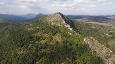 Bulgaristan 'ın Pernik Bölgesi, Tran Matterhorn olarak bilinen Greben Dağı' ndaki Dragovski kamak Tepesinin İnanılmaz Sonbahar Manzarası