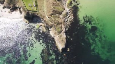 Bulgaristan 'ın Burgaz Bölgesi Mercan plajı yakınlarındaki Karadeniz kıyılarının hava manzarası 