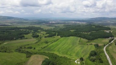 Bulgaristan 'ın Pernik bölgesindeki Rudartsi Köyü yakınlarındaki Vitosha Dağı' nın şaşırtıcı hava manzarası