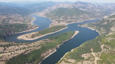 Bulgaristan 'ın Kardzhali Barajı ve Arda Nehri' nin şaşırtıcı manzarası
