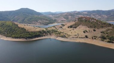 Bulgaristan 'ın Kardzhali Barajı ve Arda Nehri' nin şaşırtıcı manzarası
